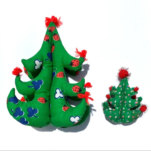 pair of Vintage 3D Stuffed Fabric Christmas Trees Green Red handmade - Picture 2 of 7
